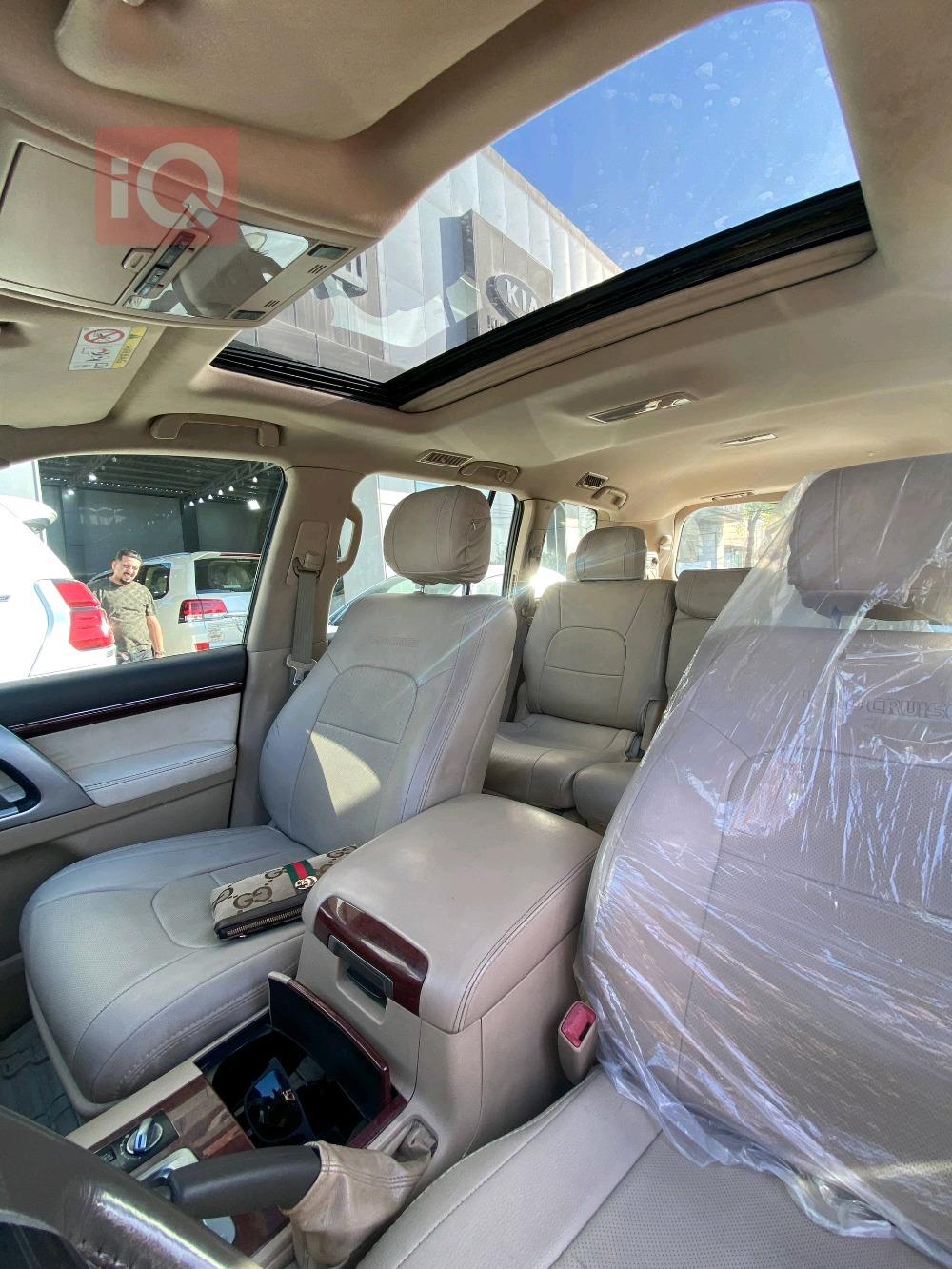 تۆیۆتا لاند کروزەر